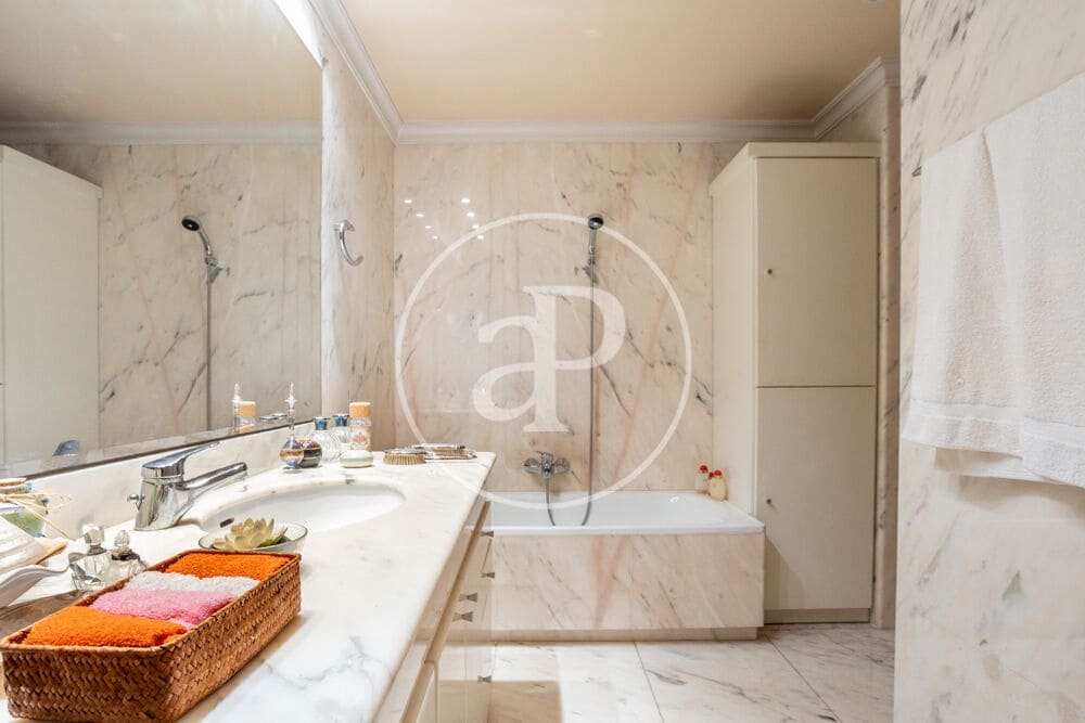 5 bedroom Apartment for sale in Valencia city with garage - € 1,700,000 (Ref: 10142461)