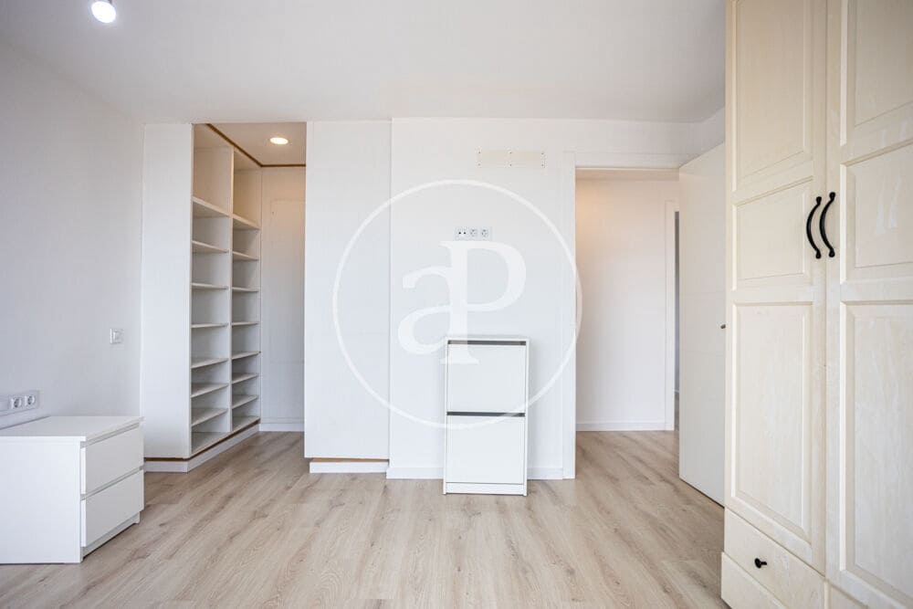 2 bedroom Penthouse for rent in Valencia city - € 1,400 (Ref: 10147058)