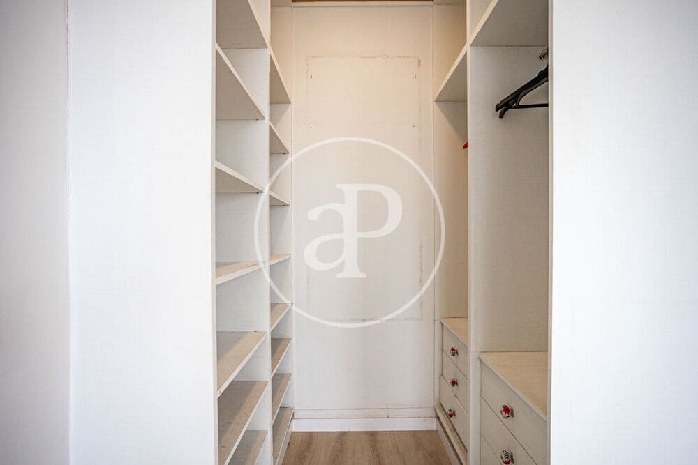 2 bedroom Penthouse for rent in Valencia city - € 1,400 (Ref: 10147058)