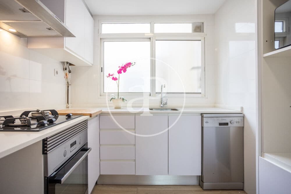 2 bedroom Penthouse for rent in Valencia city - € 1,400 (Ref: 10147058)