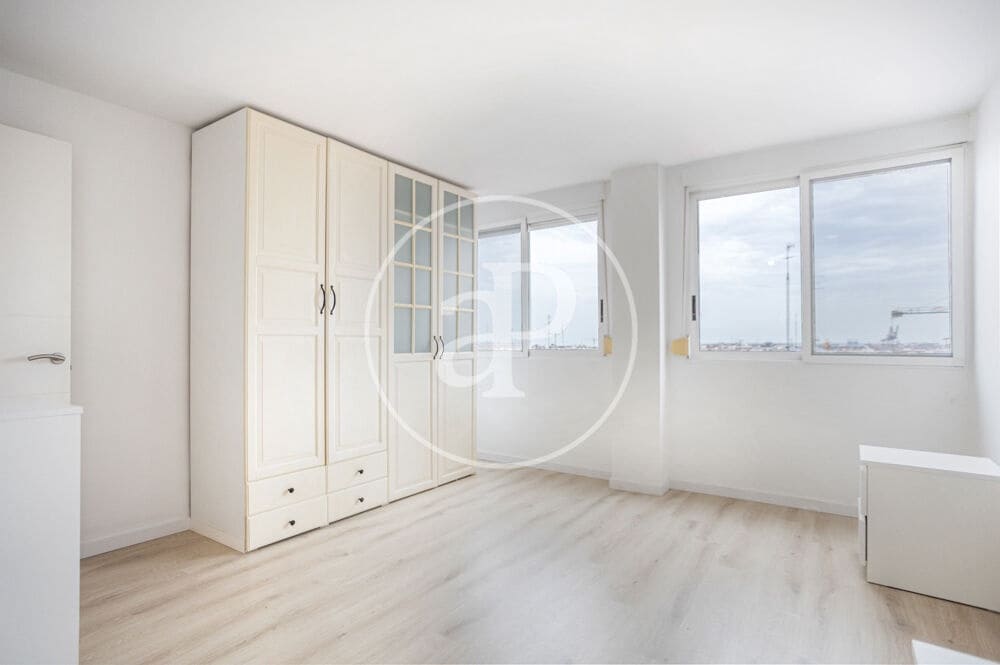 2 bedroom Penthouse for rent in Valencia city - € 1,400 (Ref: 10147058)