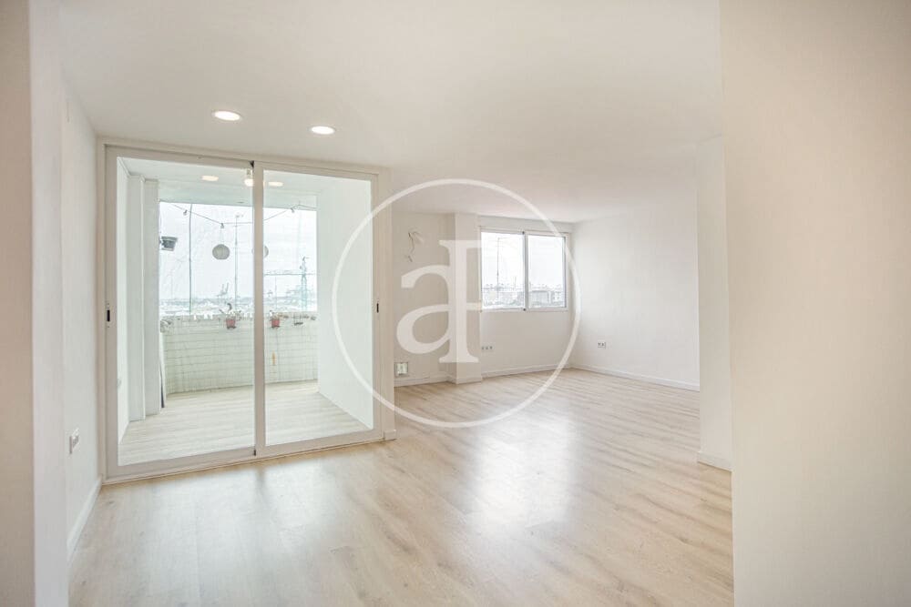 2 bedroom Penthouse for rent in Valencia city - € 1,400 (Ref: 10147058)