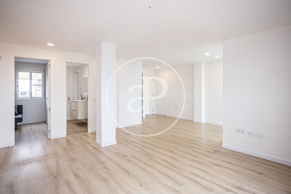 2 bedroom Penthouse for rent in Valencia city - € 1,400 (Ref: 10147058)