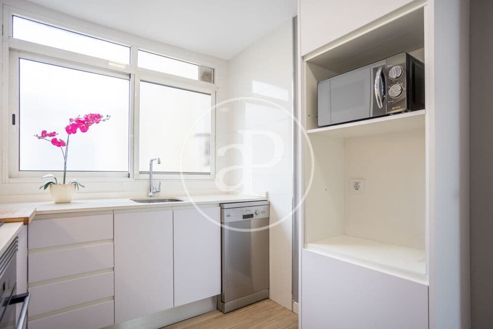 2 bedroom Penthouse for rent in Valencia city - € 1,400 (Ref: 10147058)