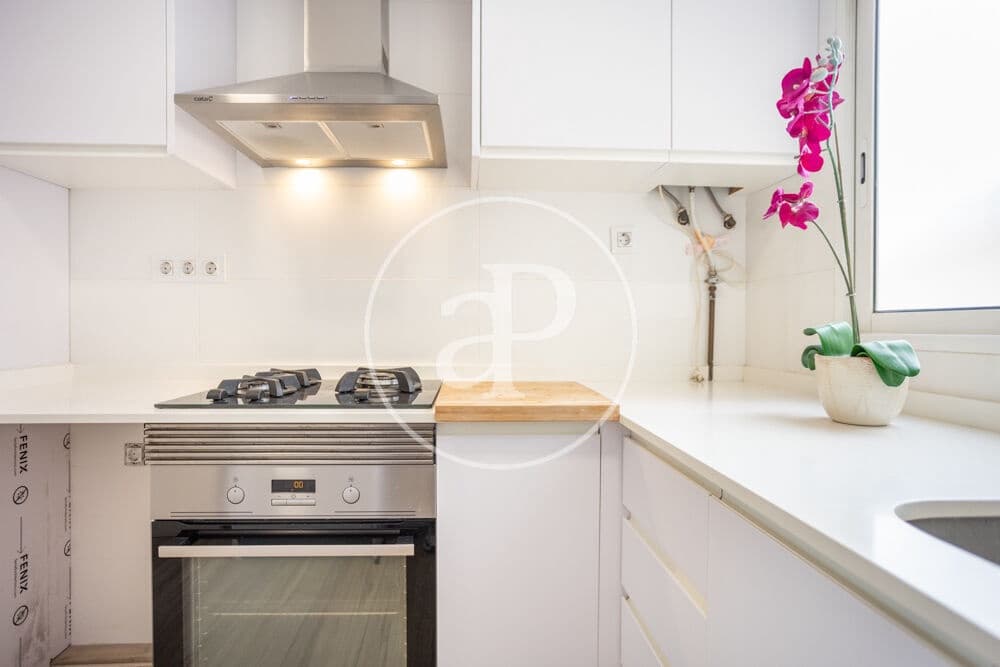 2 bedroom Penthouse for rent in Valencia city - € 1,400 (Ref: 10147058)