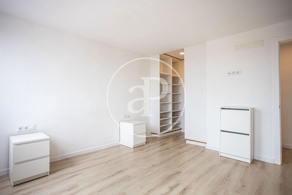 2 bedroom Penthouse for rent in Valencia city - € 1,400 (Ref: 10147058)