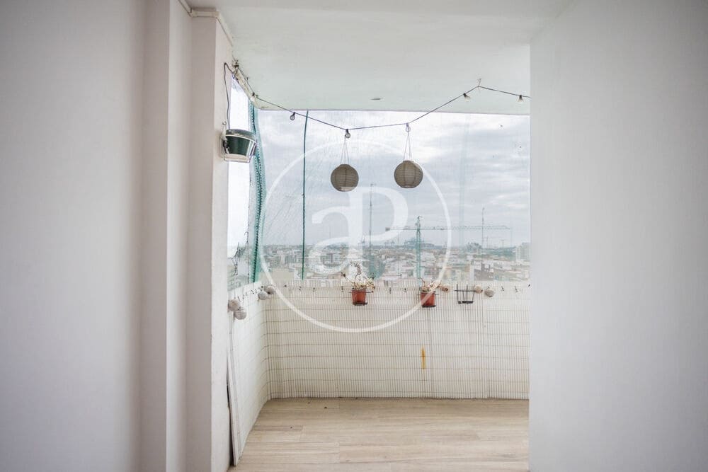 2 bedroom Penthouse for rent in Valencia city - € 1,400 (Ref: 10147058)
