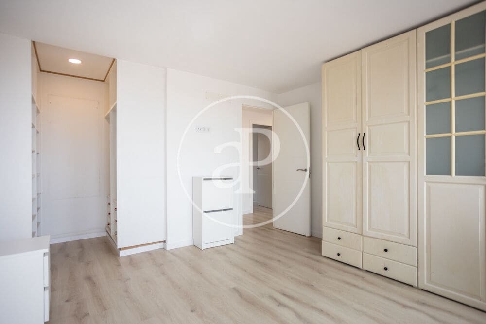2 bedroom Penthouse for rent in Valencia city - € 1,400 (Ref: 10147058)