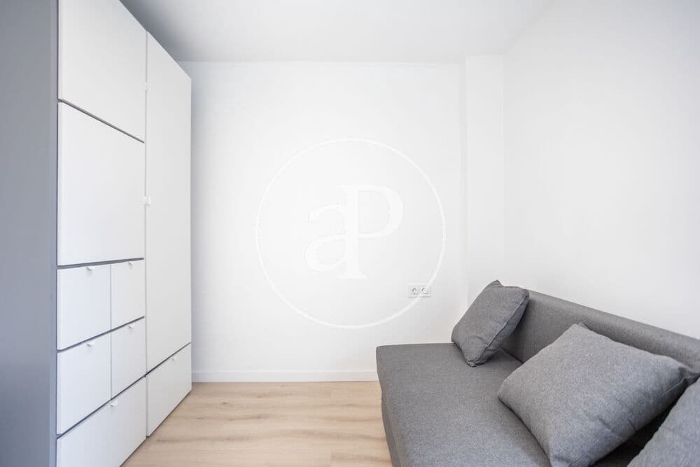2 bedroom Penthouse for rent in Valencia city - € 1,400 (Ref: 10147058)
