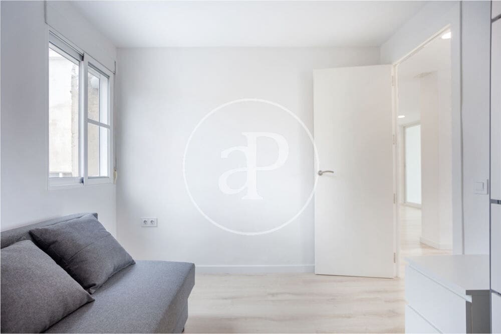 2 bedroom Penthouse for rent in Valencia city - € 1,400 (Ref: 10147058)