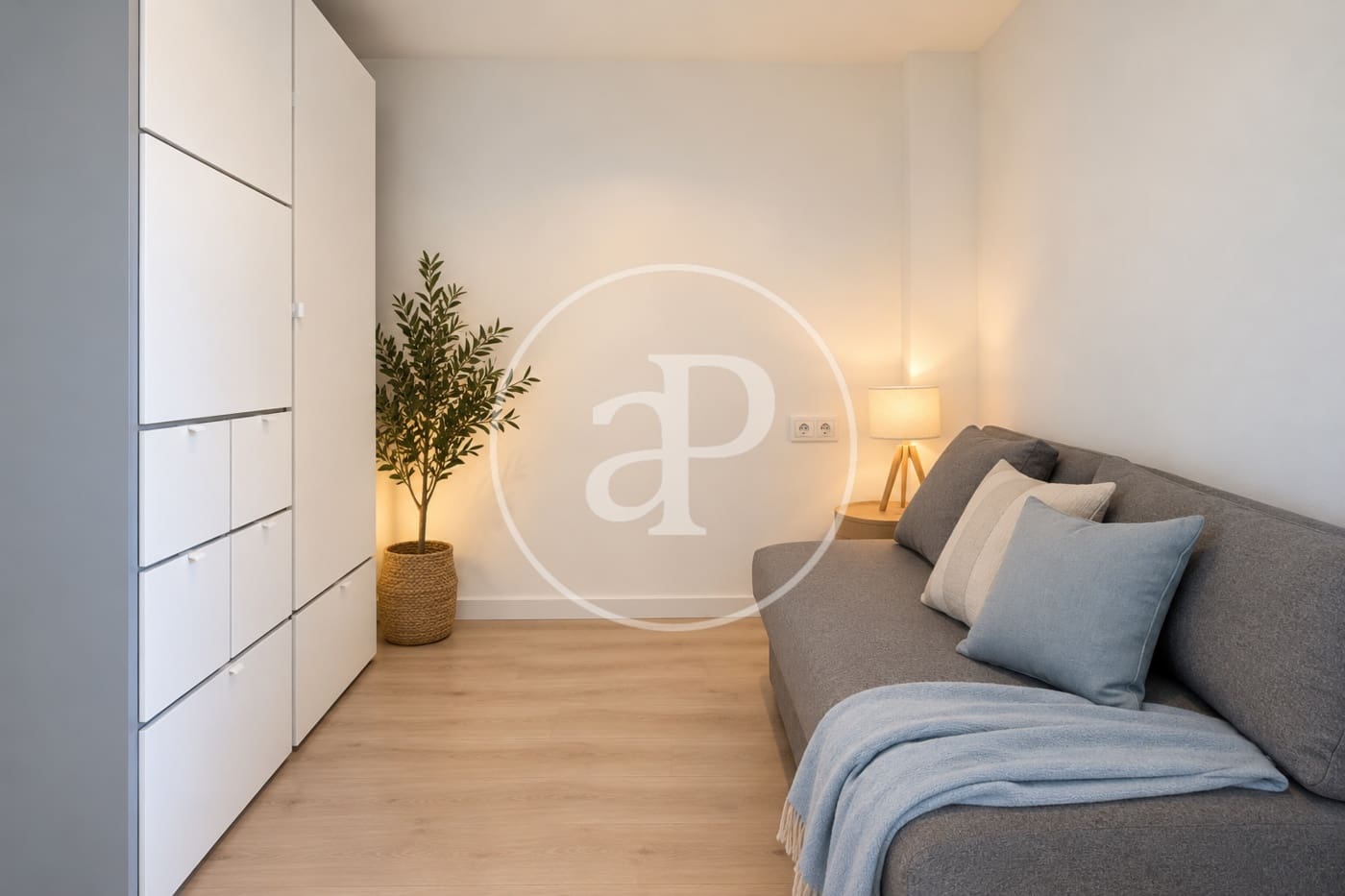 2 bedroom Penthouse for rent in Valencia city - € 1,400 (Ref: 10147058)