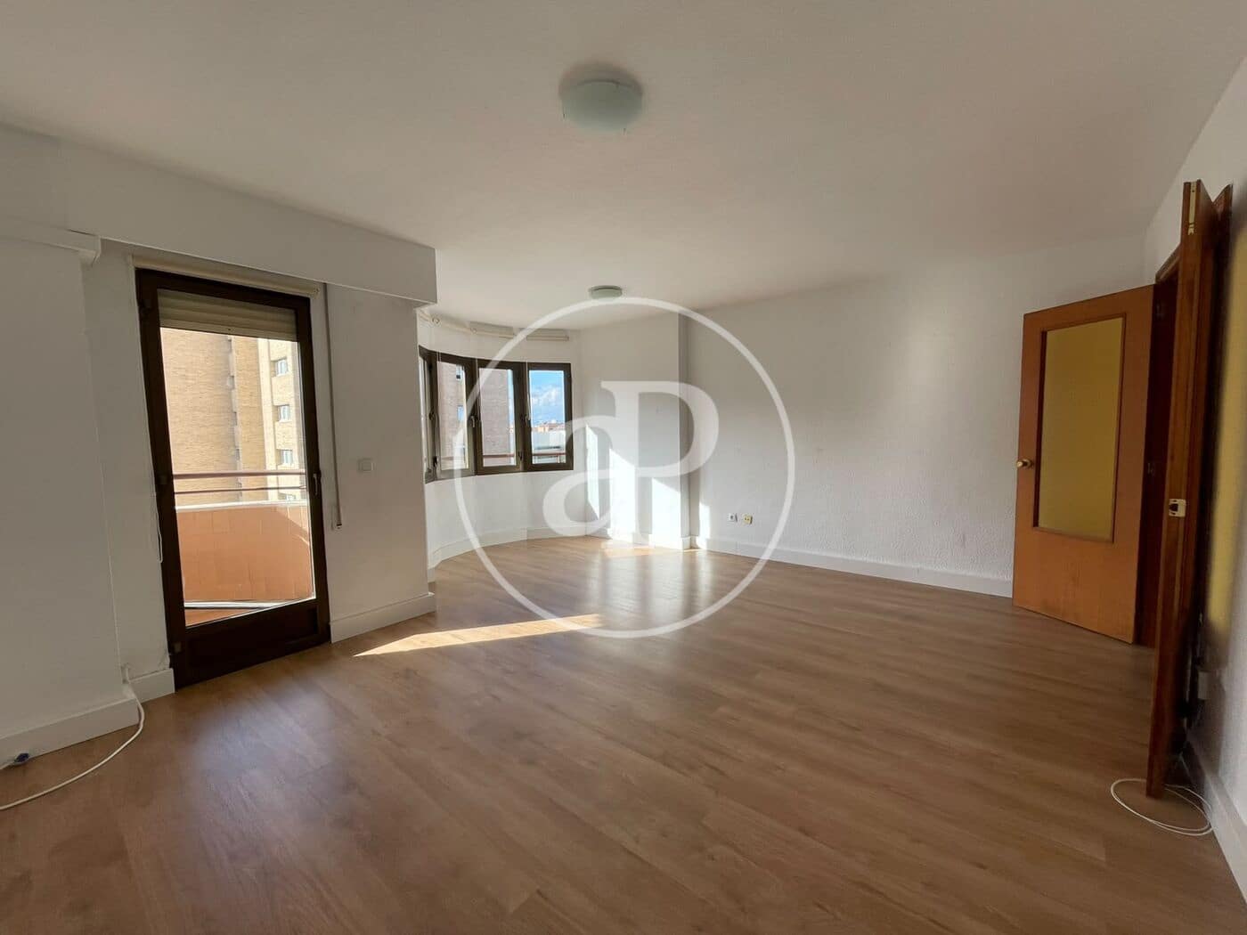 3 bedroom Apartment for rent in Valencia city - € 1,400 (Ref: 10147059)