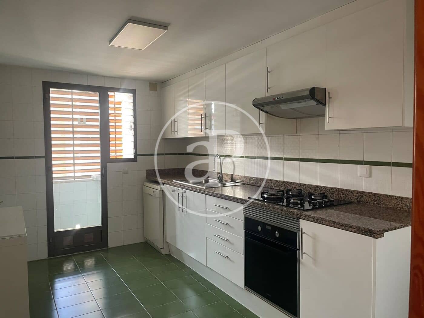3 bedroom Apartment for rent in Valencia city - € 1,400 (Ref: 10147059)