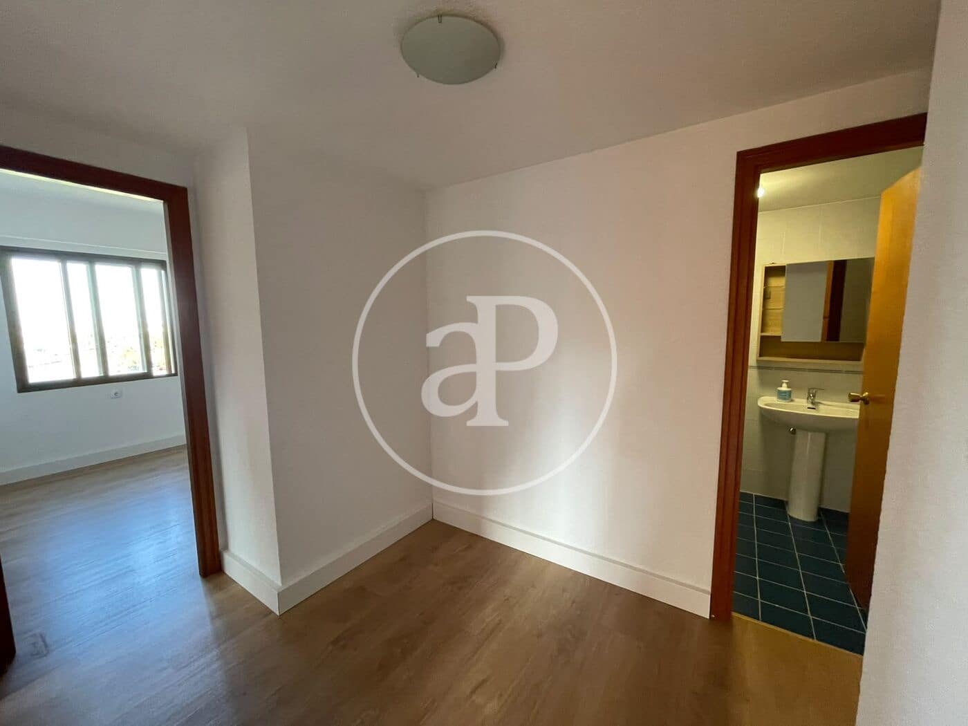 3 bedroom Apartment for rent in Valencia city - € 1,400 (Ref: 10147059)