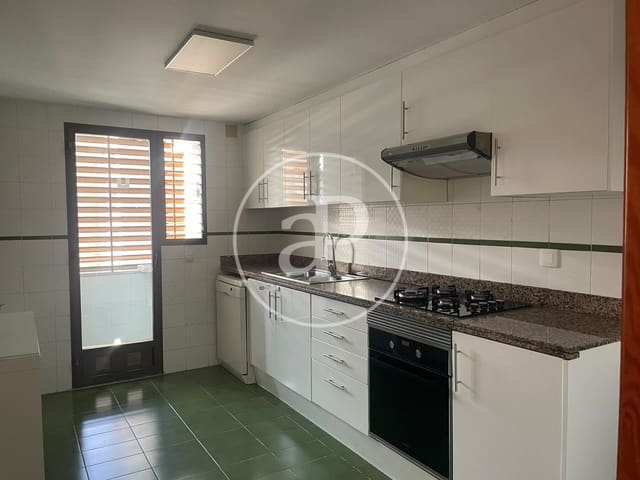 3 bedroom Apartment for rent in Ciutat Universitaria, Valencia city - € 1,400 (Ref: 10147059)