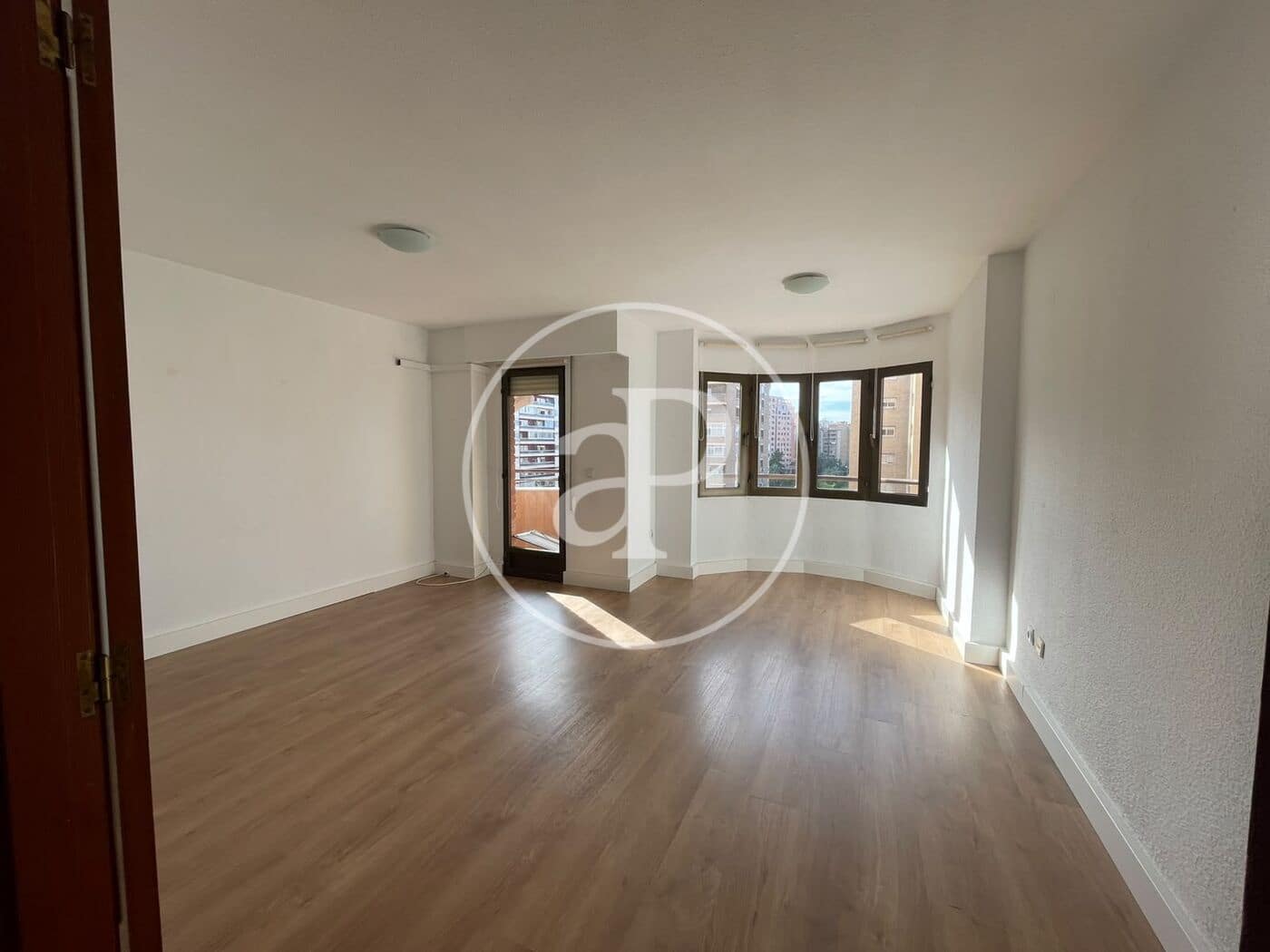 3 bedroom Apartment for rent in Valencia city - € 1,400 (Ref: 10147059)