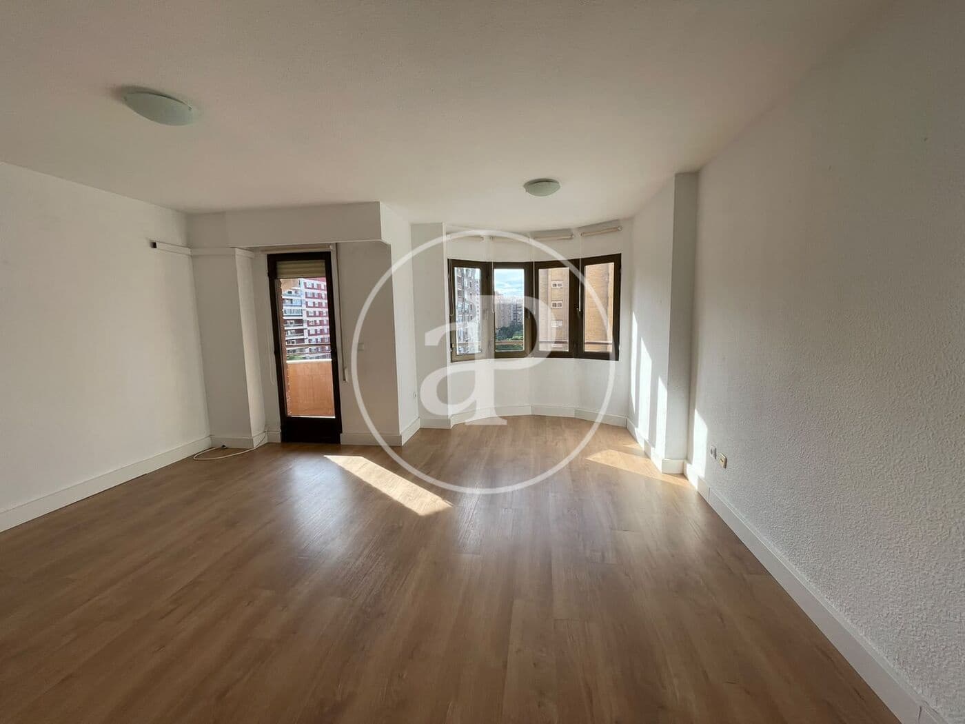 3 bedroom Apartment for rent in Valencia city - € 1,400 (Ref: 10147059)