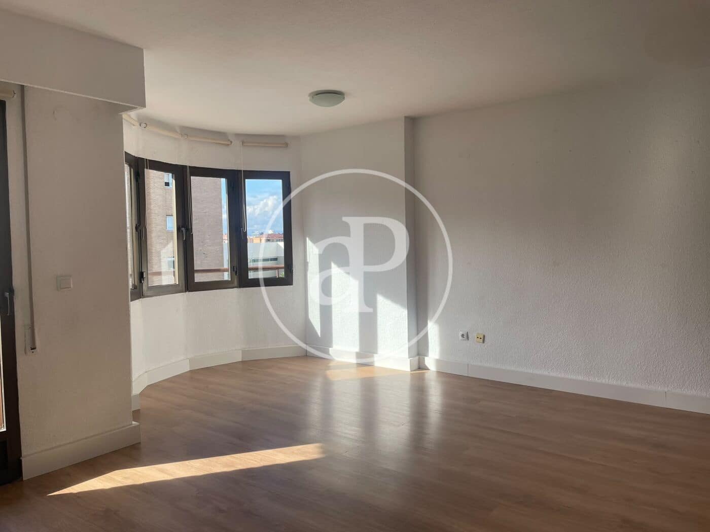 3 bedroom Apartment for rent in Valencia city - € 1,400 (Ref: 10147059)