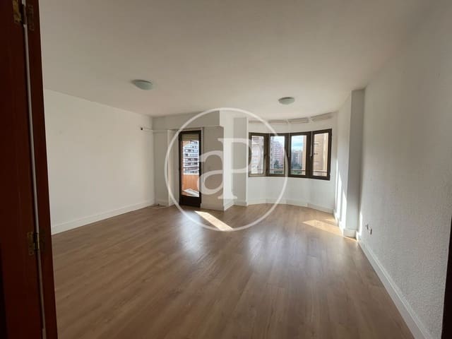 3 bedroom Apartment for rent in Ciutat Universitaria, Valencia city - € 1,400 (Ref: 10147059)