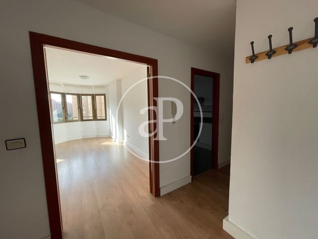 3 bedroom Apartment for rent in Ciutat Universitaria, Valencia city - € 1,400 (Ref: 10147059)