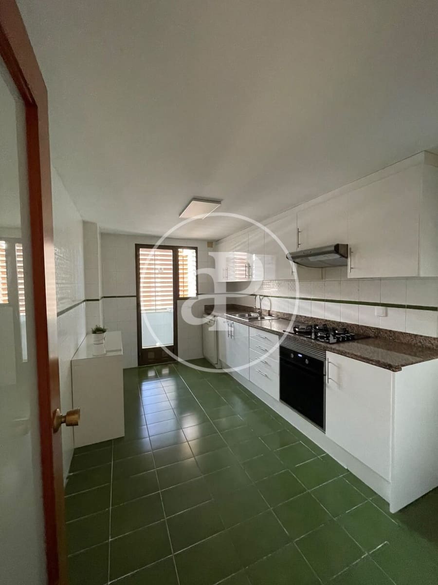 3 bedroom Apartment for rent in Valencia city - € 1,400 (Ref: 10147059)