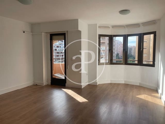 3 bedroom Apartment for rent in Ciutat Universitaria, Valencia city - € 1,400 (Ref: 10147059)
