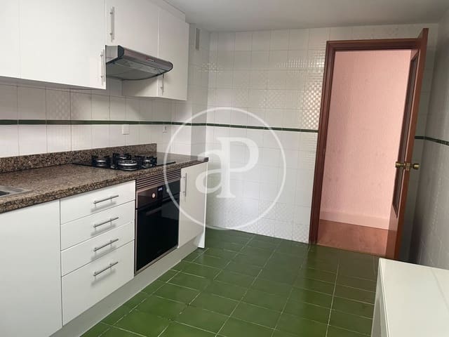 3 bedroom Apartment for rent in Ciutat Universitaria, Valencia city - € 1,400 (Ref: 10147059)