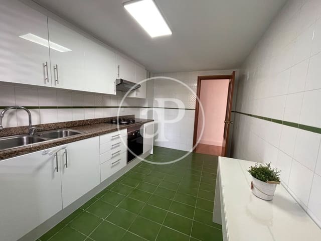 3 bedroom Apartment for rent in Ciutat Universitaria, Valencia city - € 1,400 (Ref: 10147059)