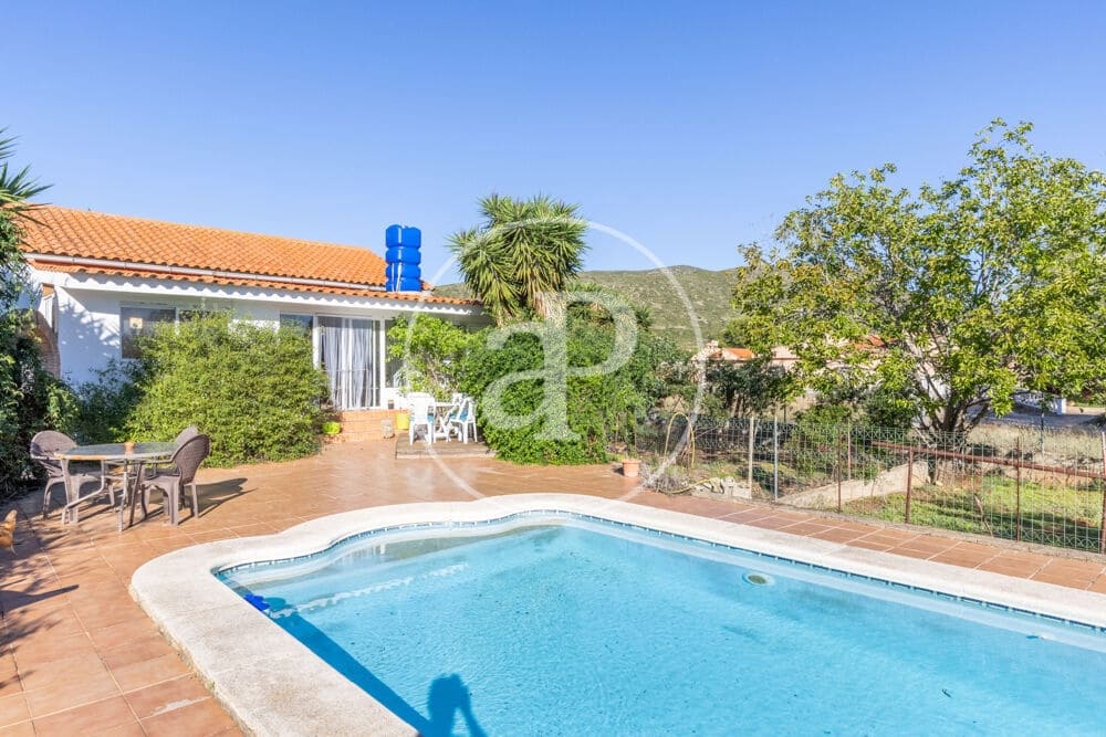 3 bedroom Villa for sale in Catadau with pool garage - € 245,000 (Ref: 10159595)