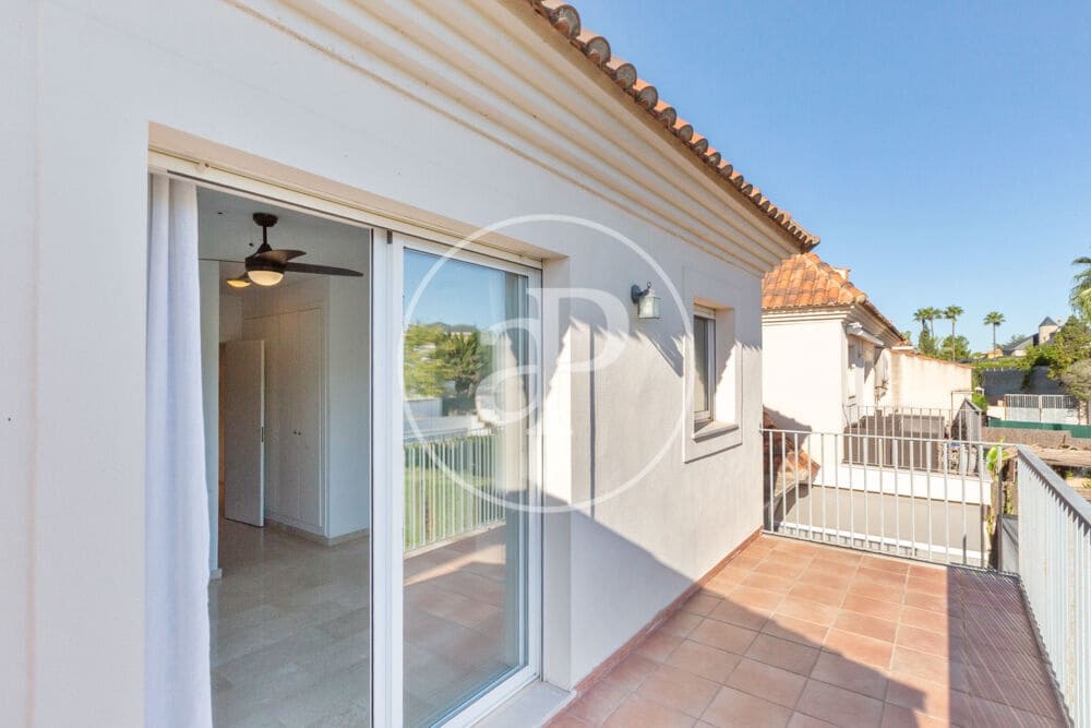 4 soverom Villa til salgs i Paterna med svømmebasseng garasje - € 600 000 (Ref: 10164964)
