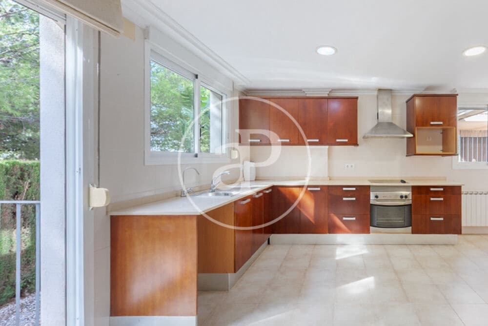 4 soverom Villa til salgs i Paterna med svømmebasseng garasje - € 600 000 (Ref: 10164964)