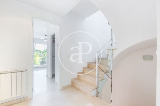 4 soveværelse Villa til salg i Casas Verdes, Paterna med swimmingpool garage - € 600.000 (Ref: 10164964)