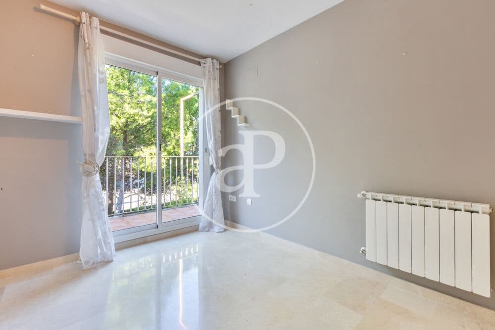 4 soverom Villa til salgs i Paterna med svømmebasseng garasje - € 600 000 (Ref: 10164964)