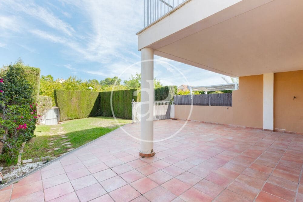 4 soverom Villa til salgs i Paterna med svømmebasseng garasje - € 600 000 (Ref: 10164964)