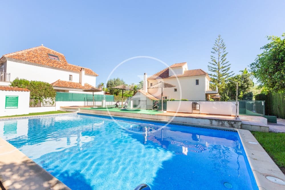 4 soverom Villa til salgs i Paterna med svømmebasseng garasje - € 600 000 (Ref: 10164964)