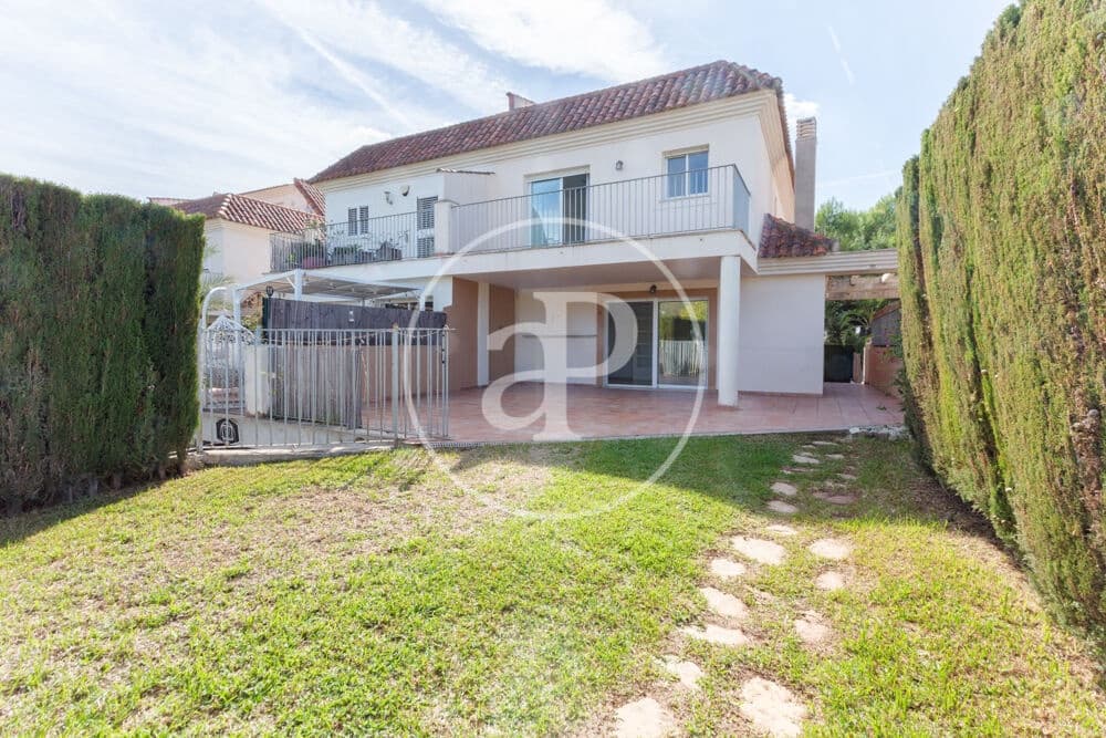 4 soverom Villa til salgs i Paterna med svømmebasseng garasje - € 600 000 (Ref: 10164964)