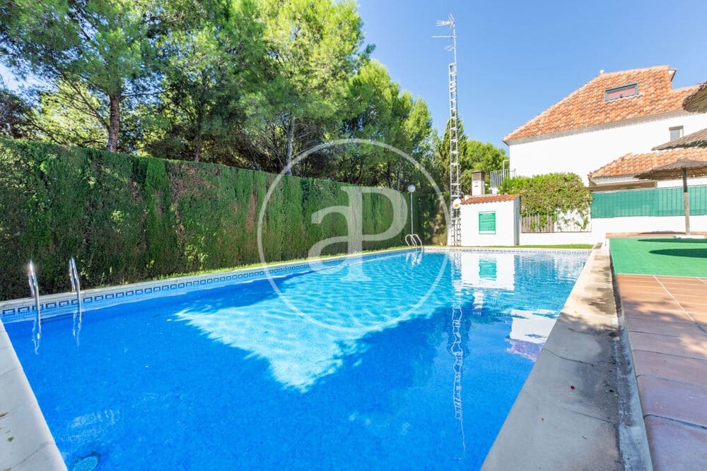 4 soverom Villa til salgs i Paterna med svømmebasseng garasje - € 600 000 (Ref: 10164964)