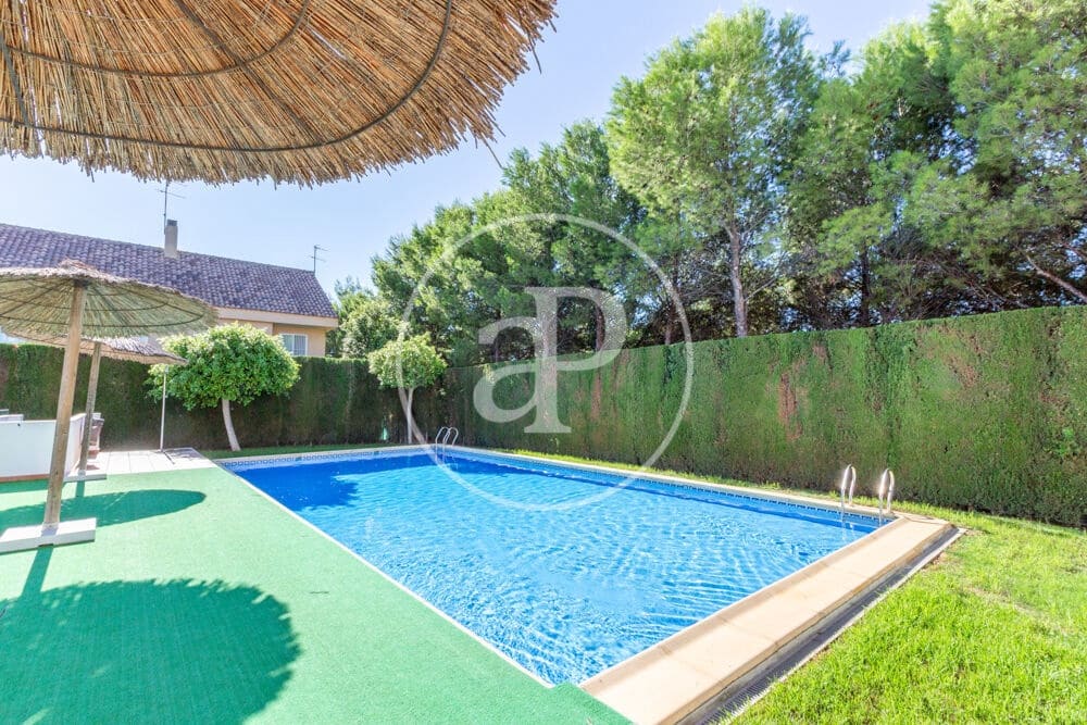 4 soverom Villa til salgs i Paterna med svømmebasseng garasje - € 600 000 (Ref: 10164964)