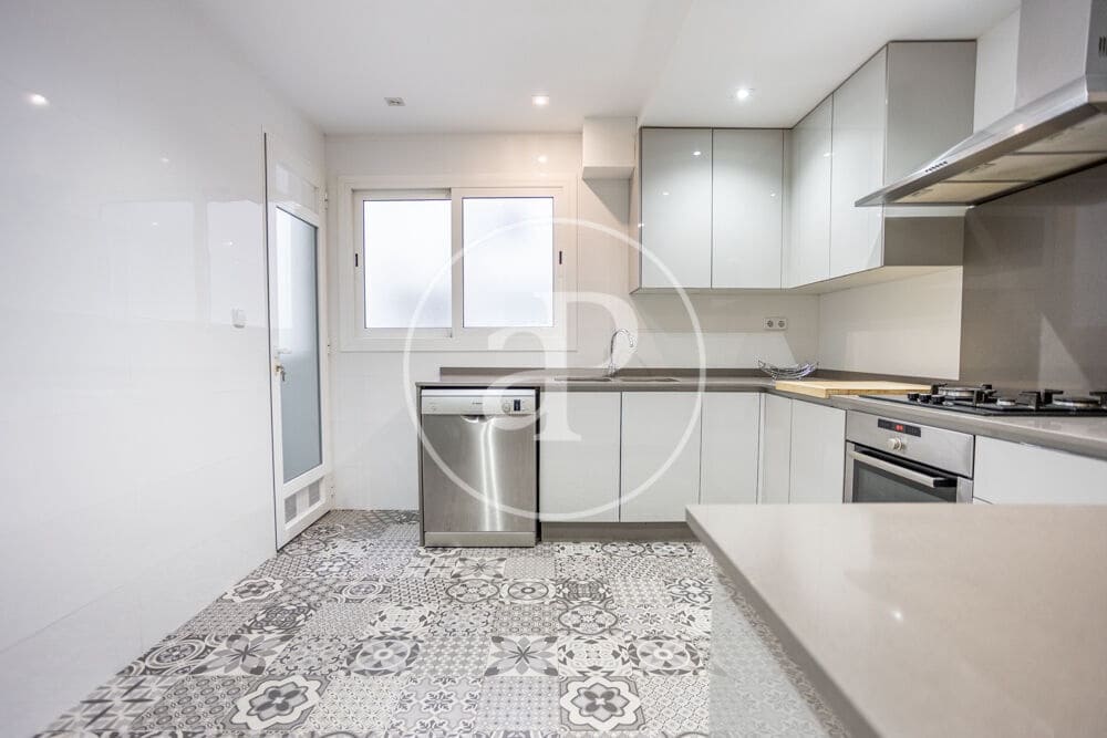 3 bedroom Apartment for rent in Valencia city - € 2,200 (Ref: 10168546)