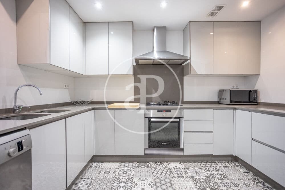 3 bedroom Apartment for rent in Valencia city - € 2,200 (Ref: 10168546)