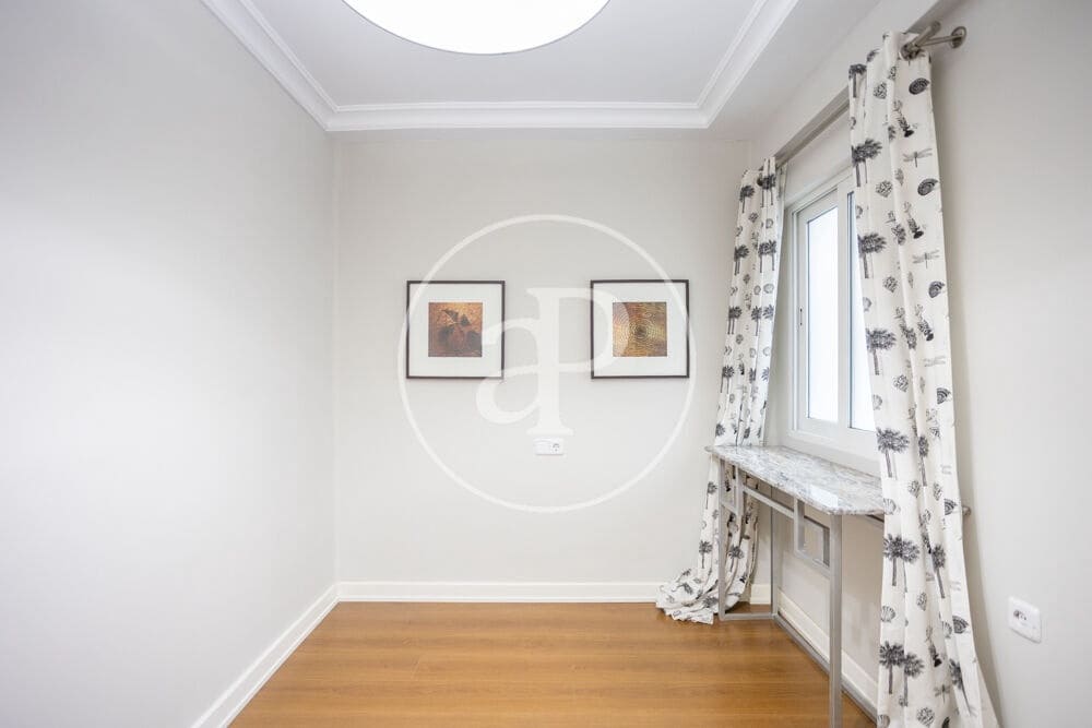 3 bedroom Apartment for rent in Valencia city - € 2,200 (Ref: 10168546)