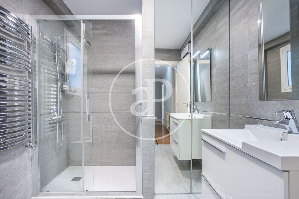 3 bedroom Apartment for rent in Valencia city - € 2,200 (Ref: 10168546)