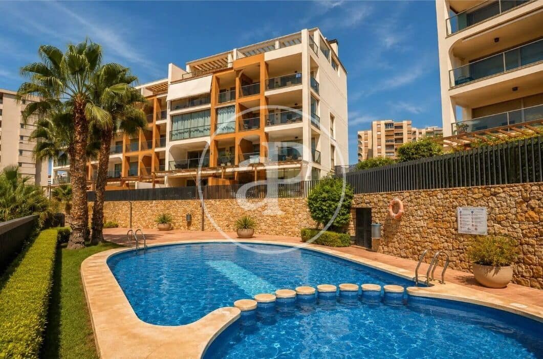 Apartamento de 2 habitaciones en La Villajoyosa / Vila Joiosa en venta con piscina garaje - 450.000 € (Ref: 10168548)