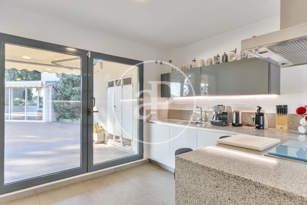 4 bedroom Villa for sale in Betera with pool garage - € 1,490,000 (Ref: 10173827)