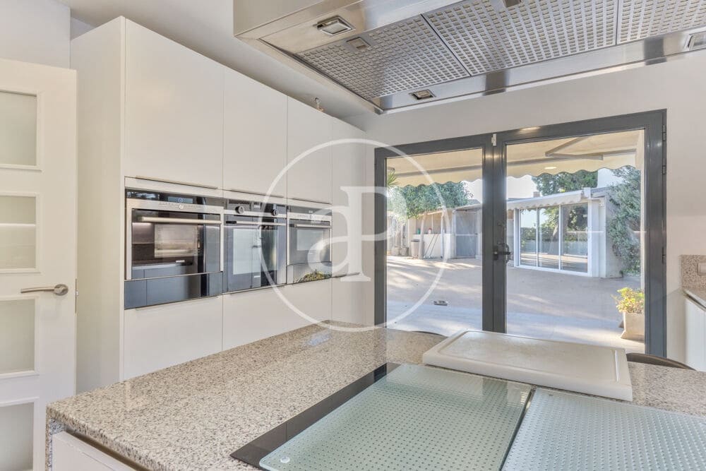 4 bedroom Villa for sale in Betera with pool garage - € 1,490,000 (Ref: 10173827)