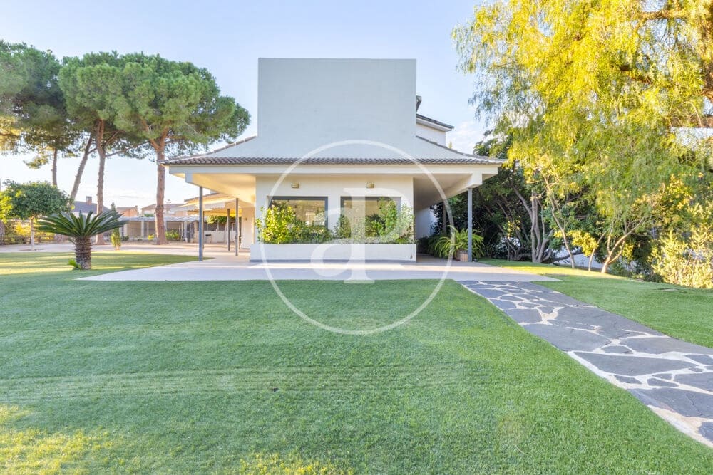 4 bedroom Villa for sale in Betera with pool garage - € 1,490,000 (Ref: 10173827)