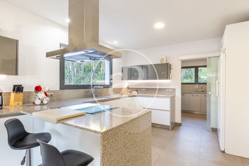 4 bedroom Villa for sale in Betera with pool garage - € 1,490,000 (Ref: 10173827)
