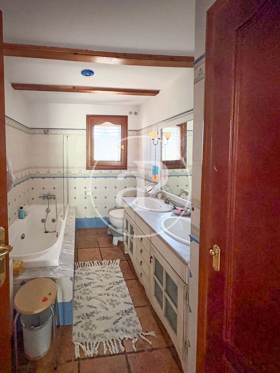 4 slaapkamer Villa te koop in L'Eliana met zwembad garage - € 650.000 (Ref: 10183017)