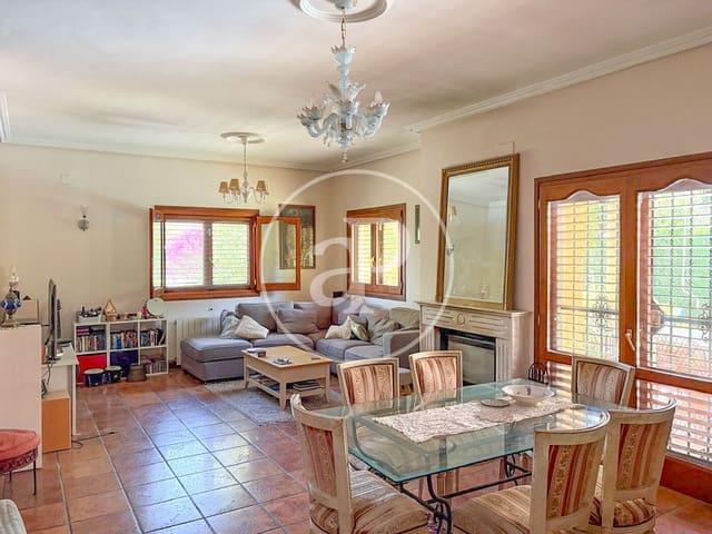 4 slaapkamer Villa te koop in L'Eliana met zwembad garage - € 650.000 (Ref: 10183017)