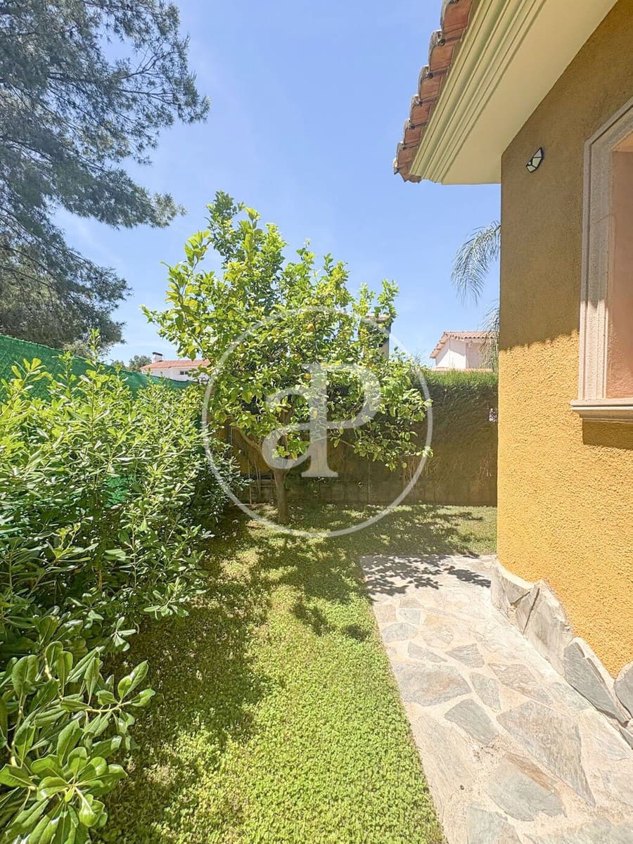 4 slaapkamer Villa te koop in L'Eliana met zwembad garage - € 650.000 (Ref: 10183017)